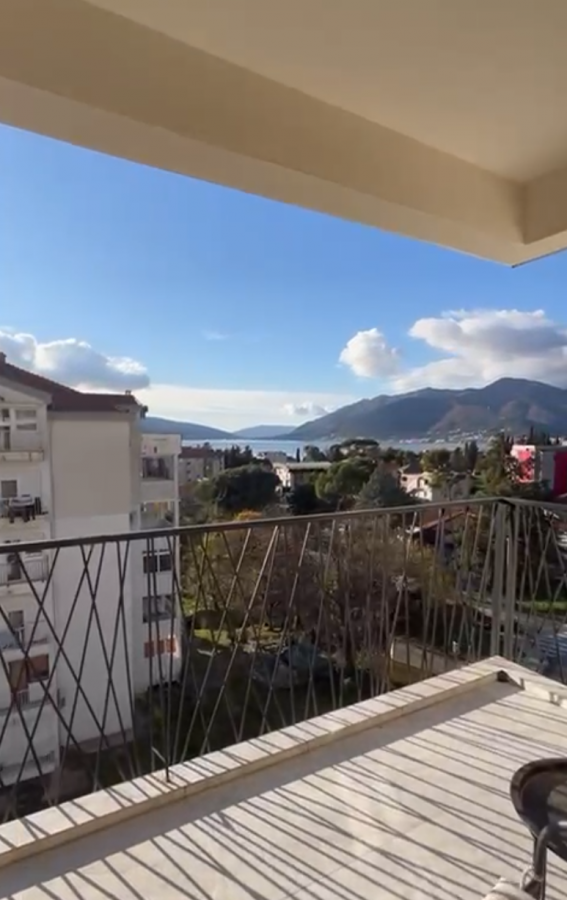 Dvosoban stan u Tivtu, 64m²