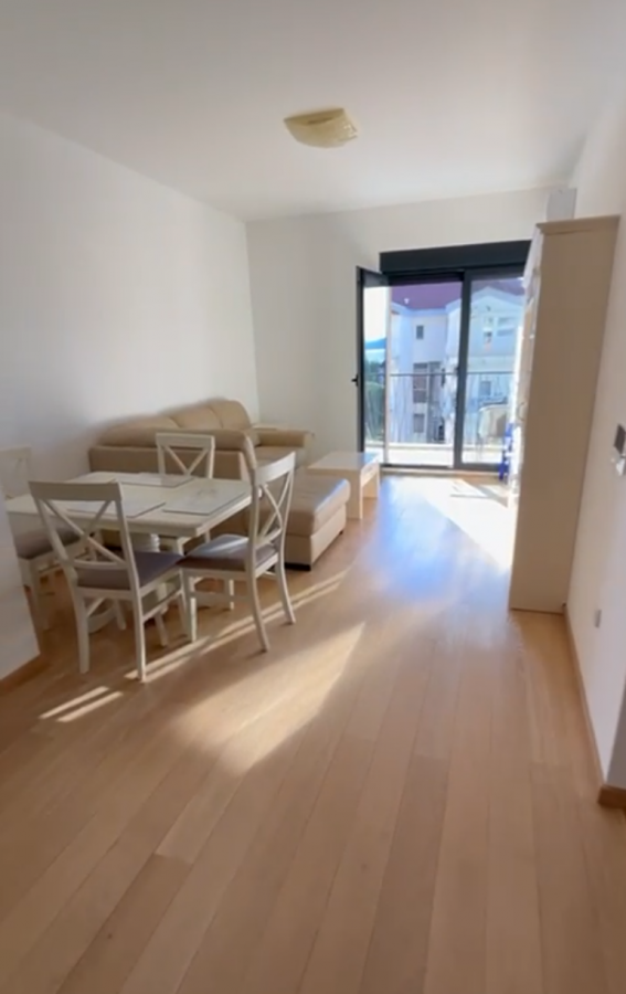 Dvosoban stan u Tivtu, 64m² 2