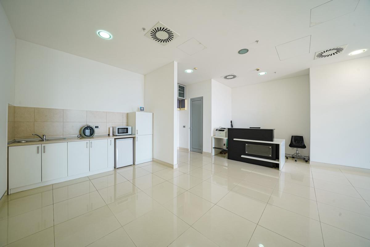 Poslovni prostor u Budvi, 70m² 13