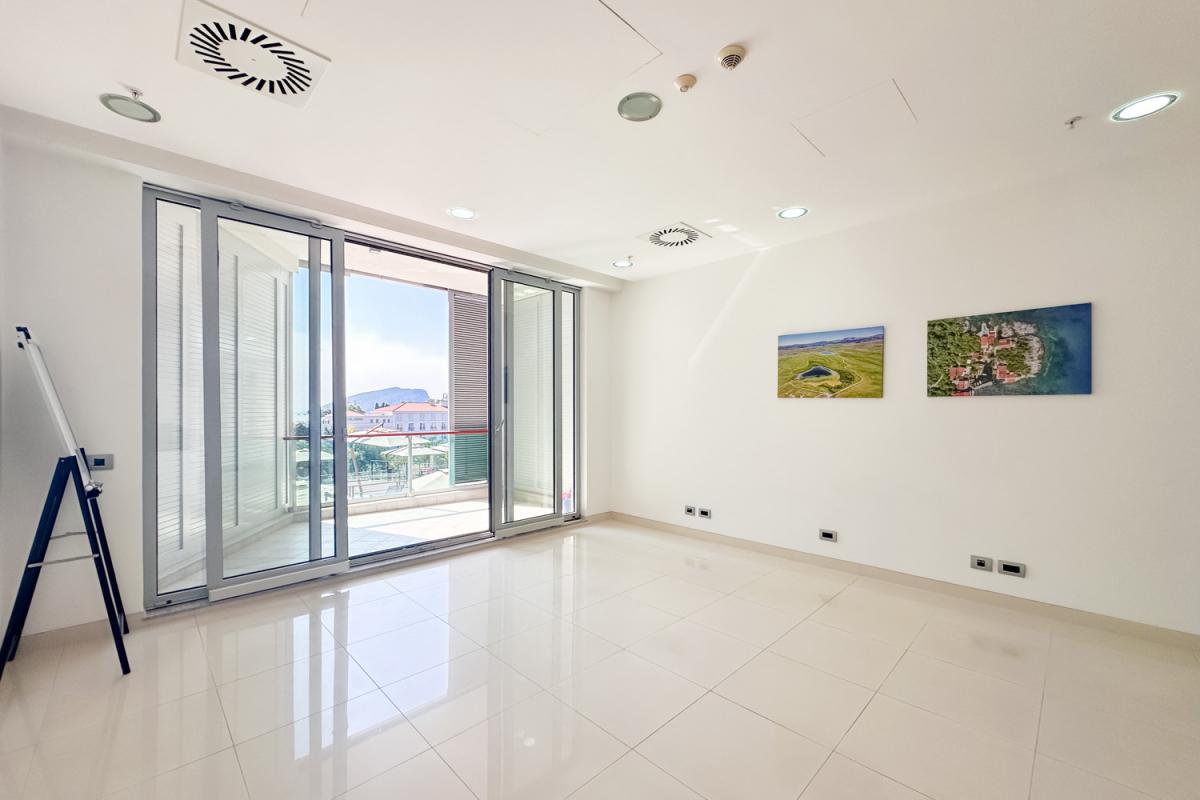 Poslovni prostor u Budvi, 70m² 3