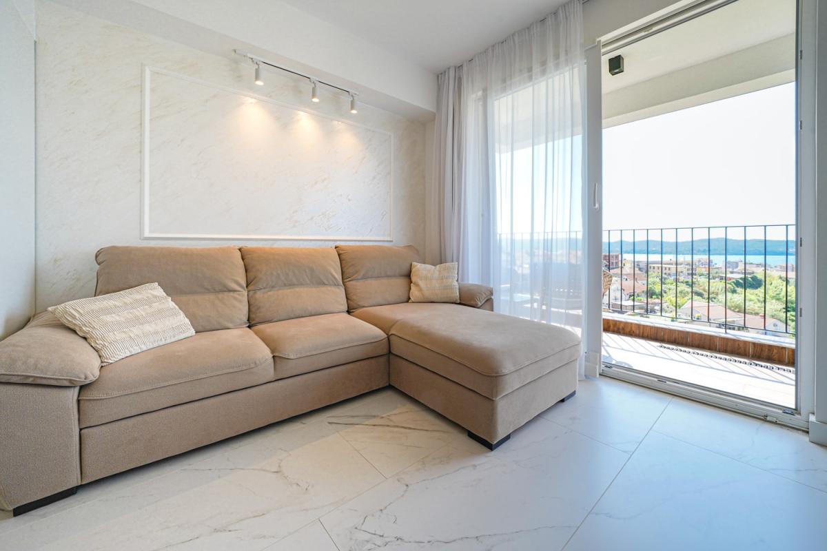 For sale: New two-bedroom apartment with sea view 3