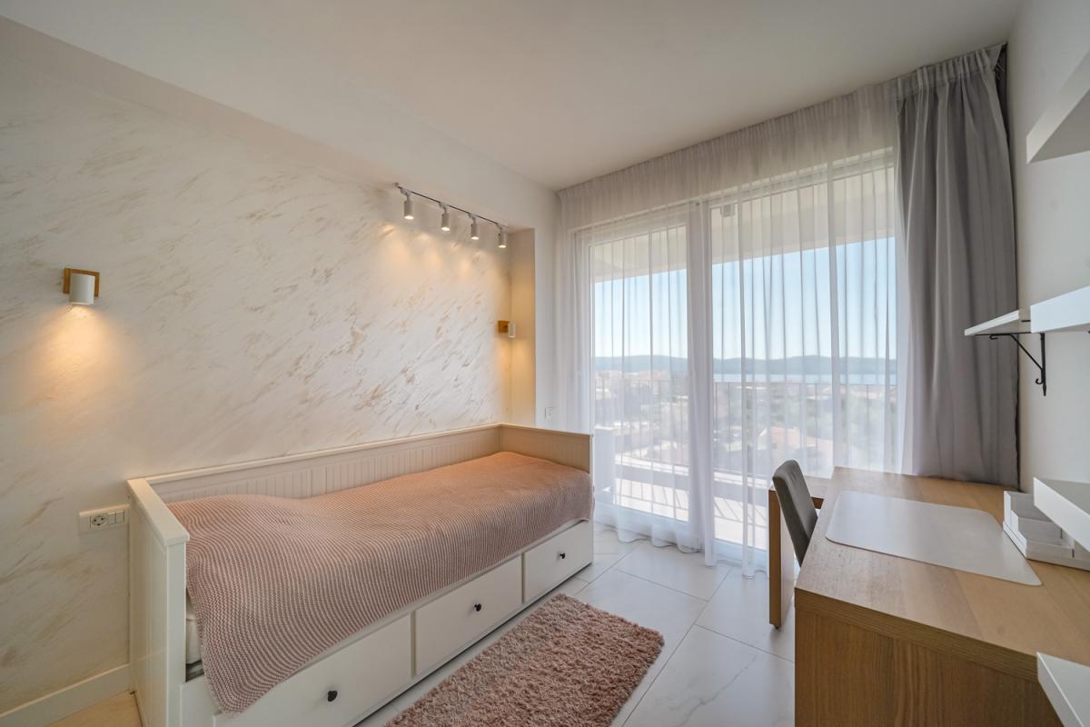 For sale: New two-bedroom apartment with sea view 24
