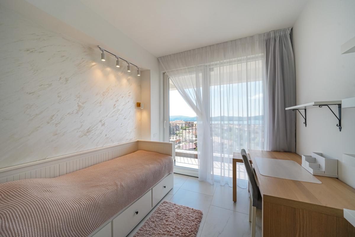 For sale: New two-bedroom apartment with sea view 25