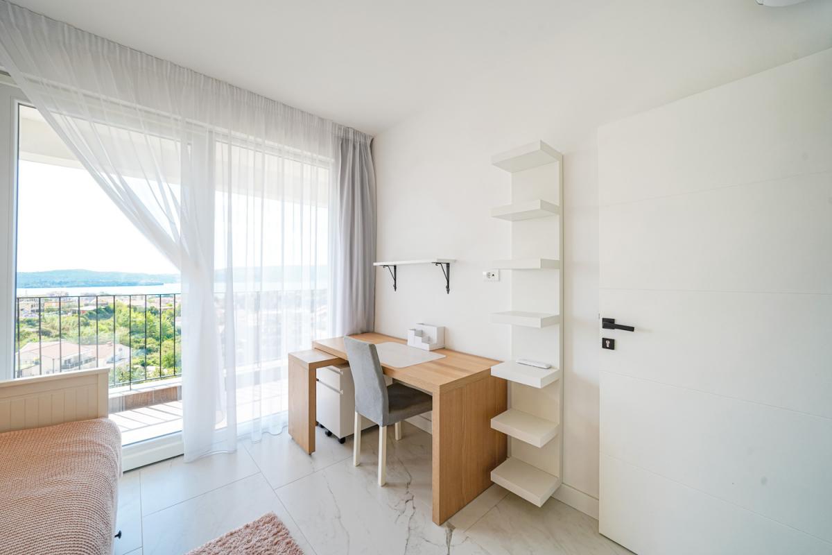For sale: New two-bedroom apartment with sea view 28
