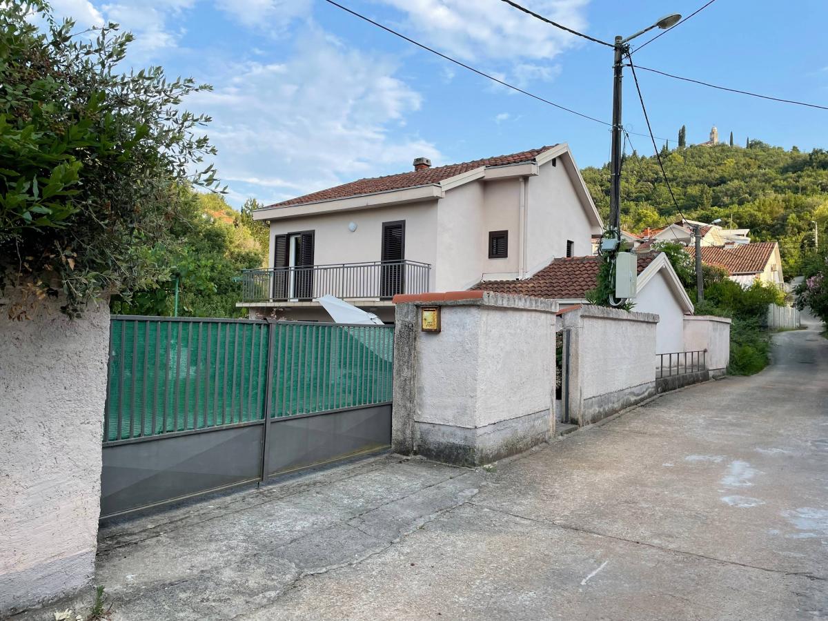 For Sale House of 116m2 near the sea in Tivat, Bjelila