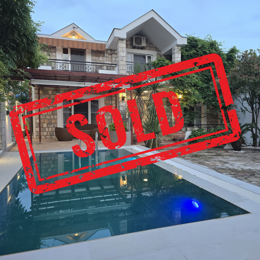 SOLD ! Luxury Family Home for Sale