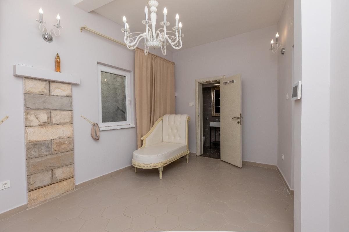 SOLD ! Luxury Family Home for Sale 12