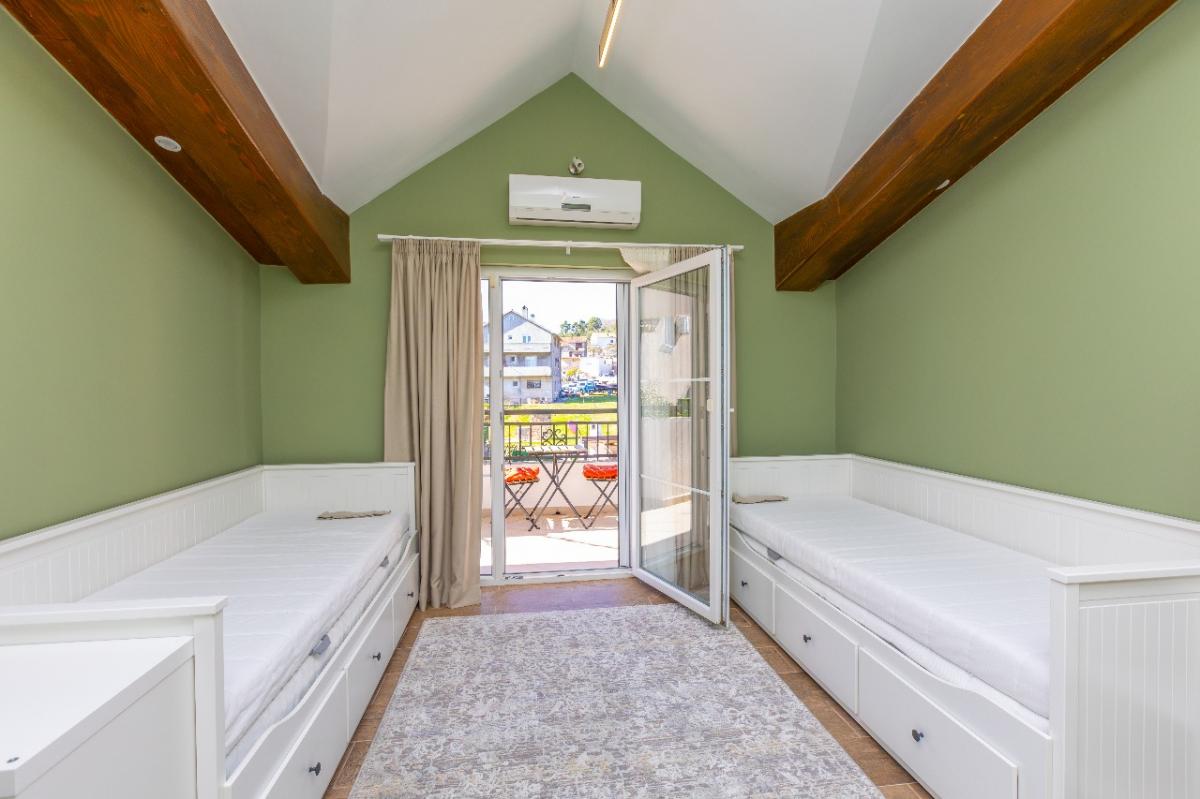 SOLD ! Luxury Family Home for Sale 14