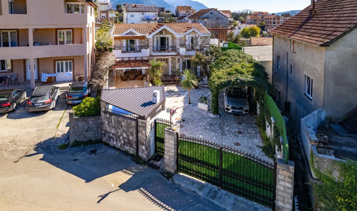 SOLD ! Luxury Family Home for Sale 4
