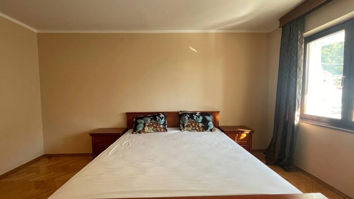 Modern One-Bedroom Apartment in a Quiet Budva Neighborhood 6