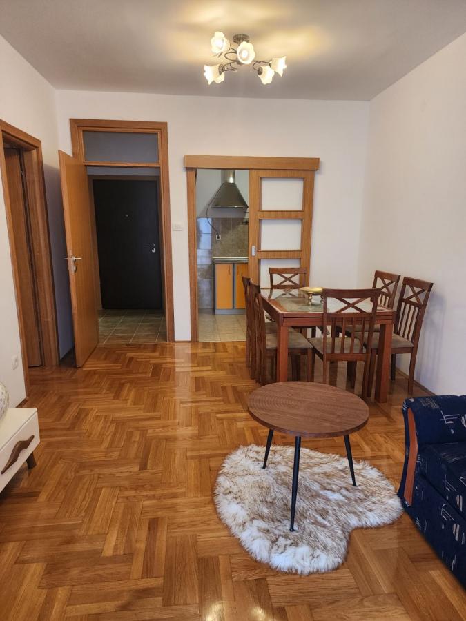 Izdaje se jednosoban stan u Budvi 10
