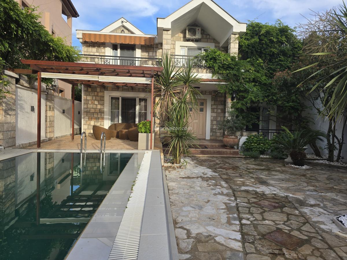 Zu verkaufen: Luxusvilla mit privatem Pool in Dumidran, Tivat 2