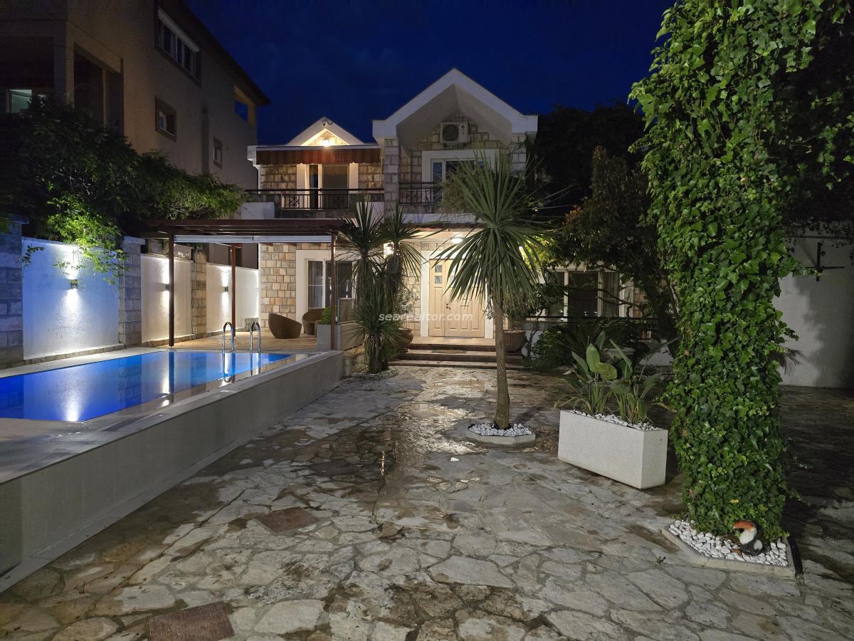Zu verkaufen: Luxusvilla mit privatem Pool in Dumidran, Tivat 3