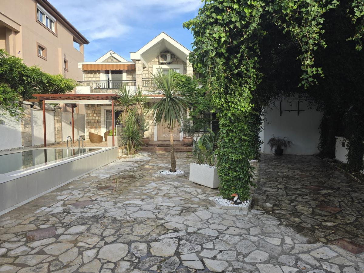 Zu verkaufen: Luxusvilla mit privatem Pool in Dumidran, Tivat 4