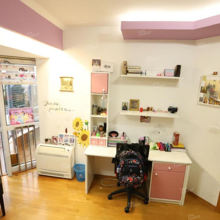 For Sale: Spacious 136 m² Apartment with Additional 60 m² Attic – Unique Property in a Prime Location! 8
