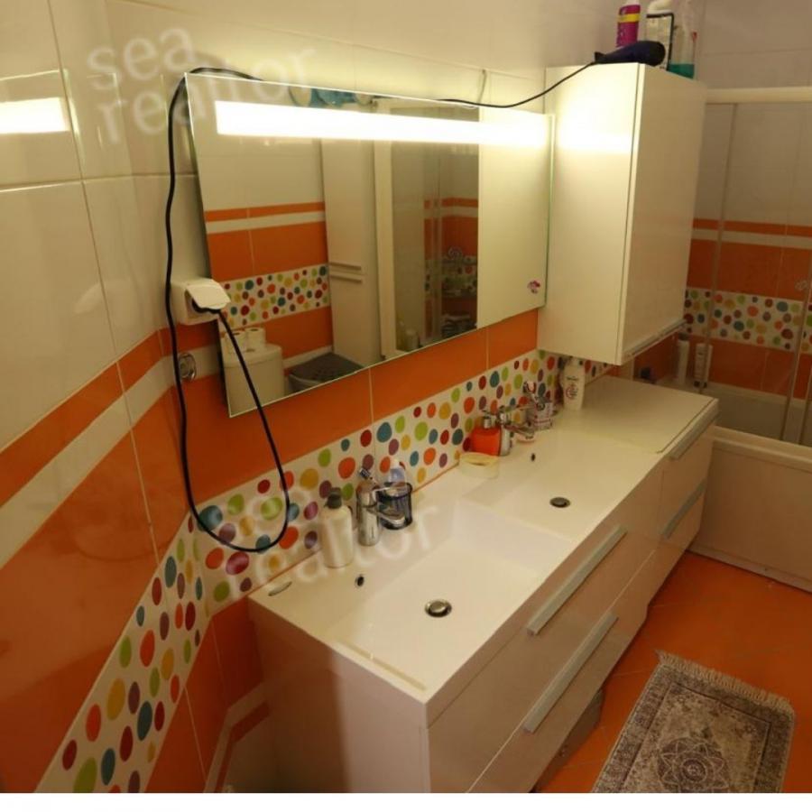 For Sale: Spacious 136 m² Apartment with Additional 60 m² Attic – Unique Property in a Prime Location! 9