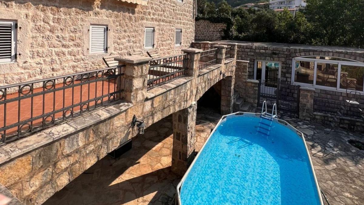 Kuća u Budvi, 243m²
