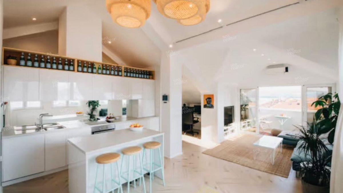 Penthouse in Tivat center with sea view 2