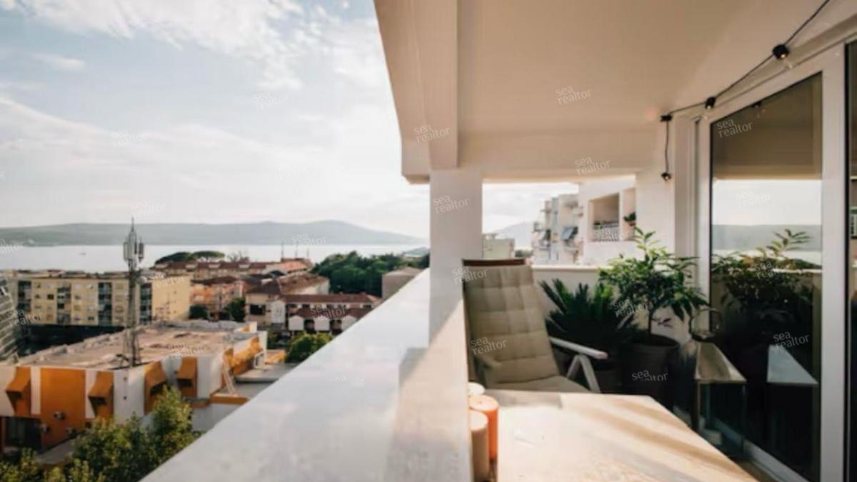 Penthouse in Tivat center with sea view 4