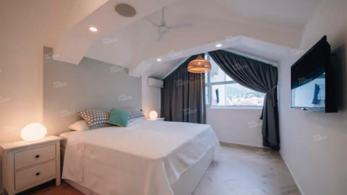 Penthouse in Tivat center with sea view 6