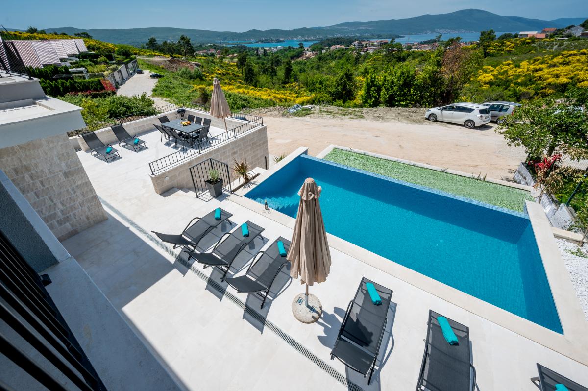 Luksuzna vila sa bazenom i pogledom na more, Tivat 19