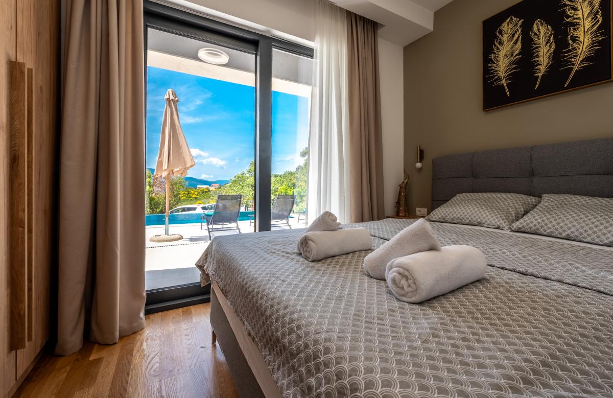 Luksuzna vila sa bazenom i pogledom na more, Tivat 34