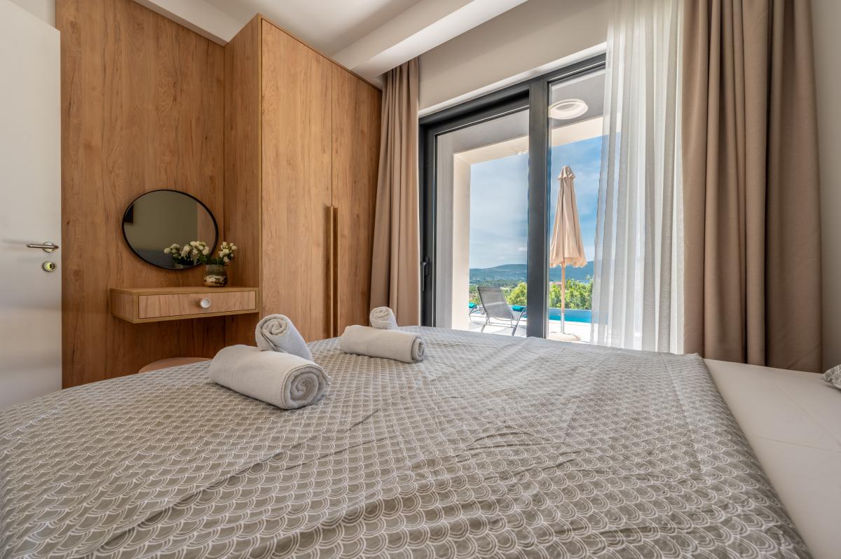 Luksuzna vila sa bazenom i pogledom na more, Tivat 35