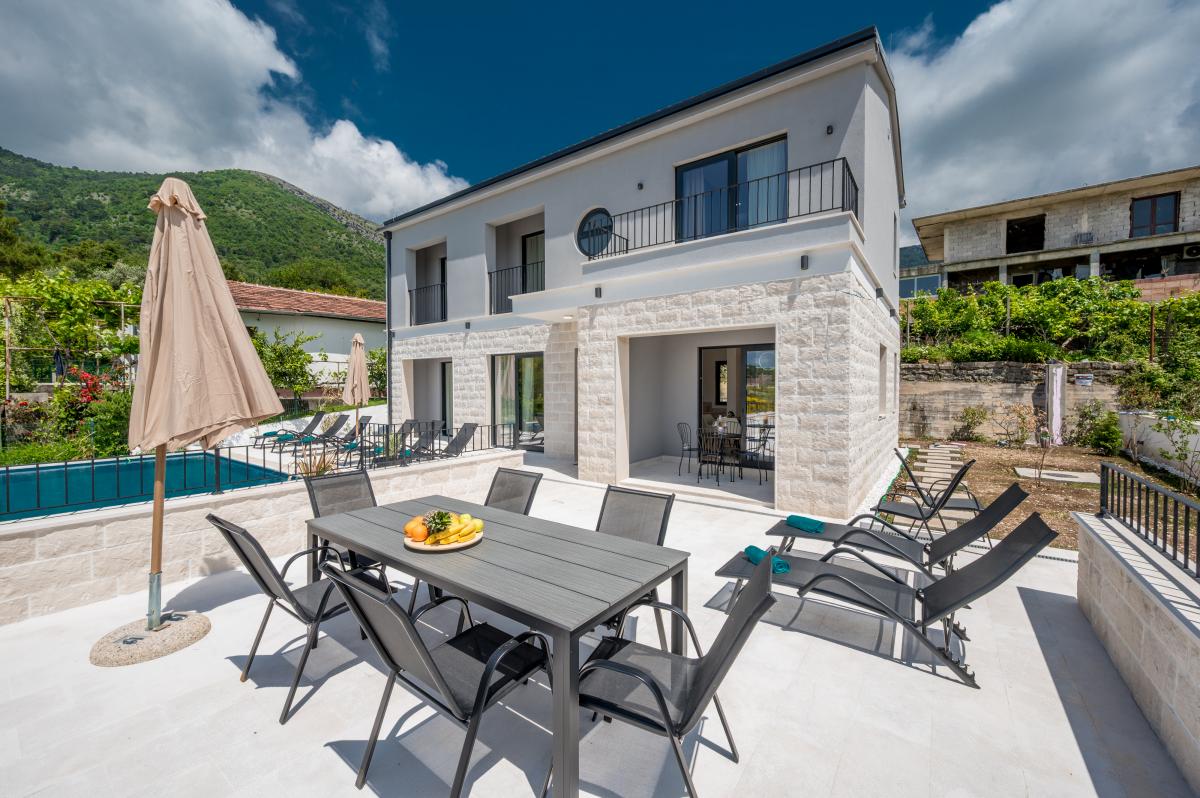 Luksuzna vila sa bazenom i pogledom na more, Tivat 37