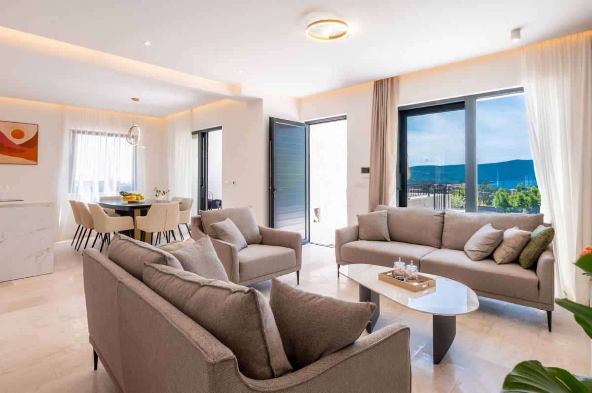 Luksuzna vila sa bazenom i pogledom na more, Tivat 47