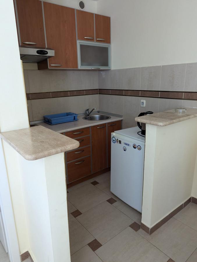 Prodaje se jednosoban stan sa pogledom na more u Rafailovićima-Budva 14