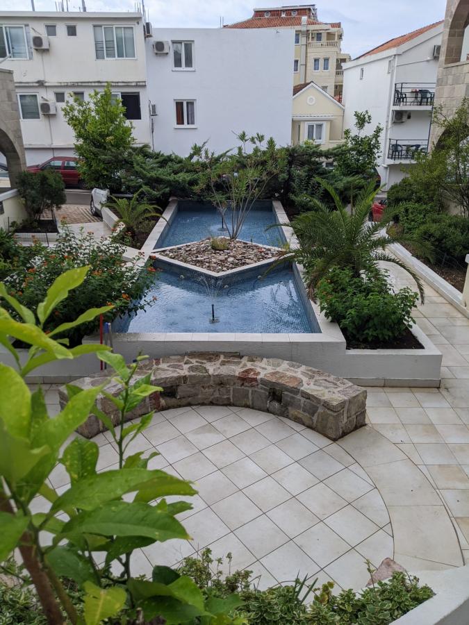 Prodaje se jednosoban stan sa pogledom na more u Rafailovićima-Budva 3