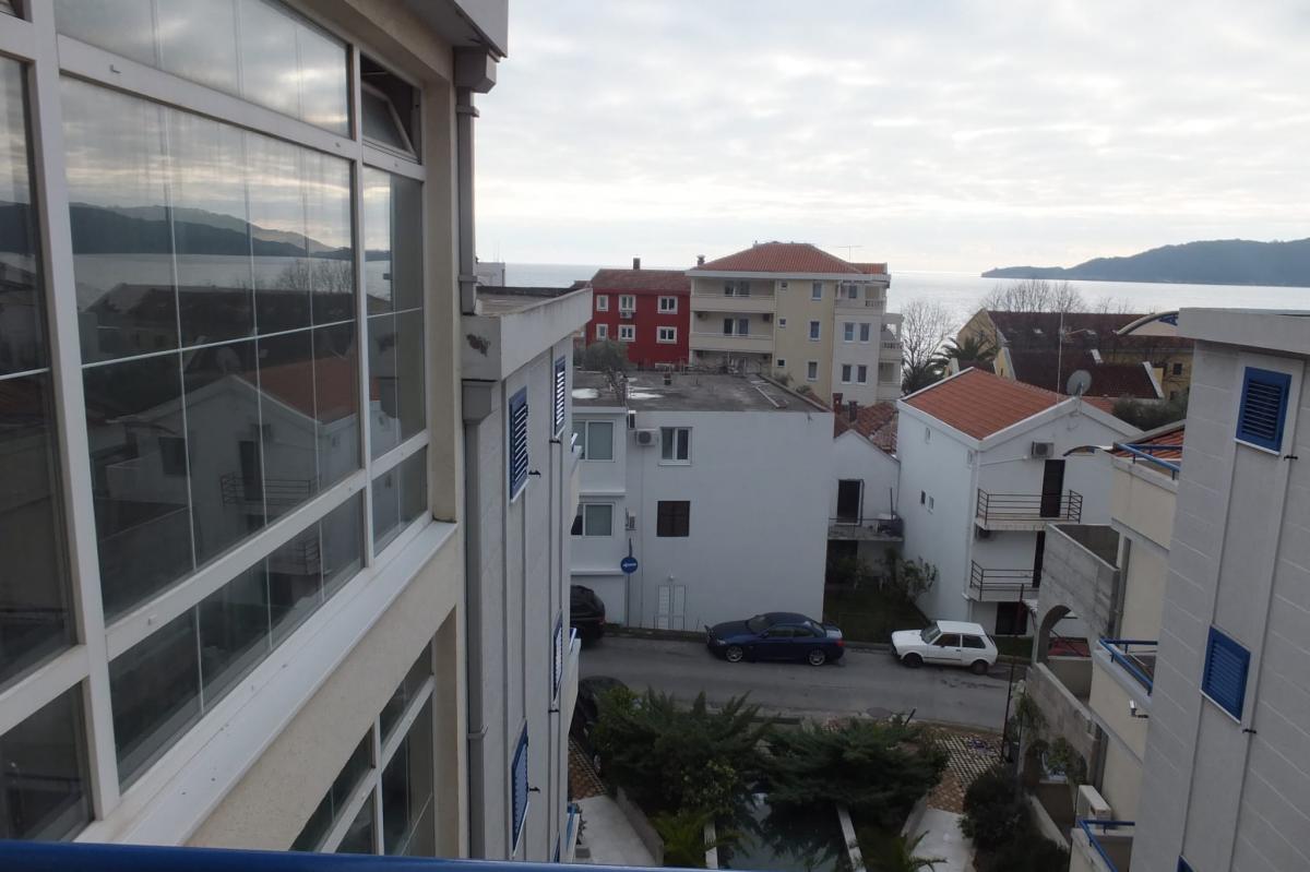 Prodaje se jednosoban stan sa pogledom na more u Rafailovićima-Budva 4