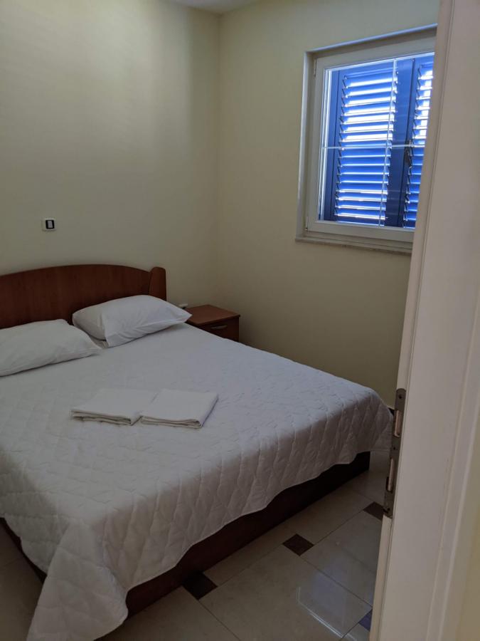 Prodaje se jednosoban stan sa pogledom na more u Rafailovićima-Budva 6