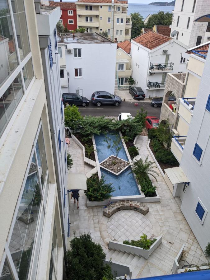 Prodaje se jednosoban stan sa pogledom na more u Rafailovićima-Budva 9