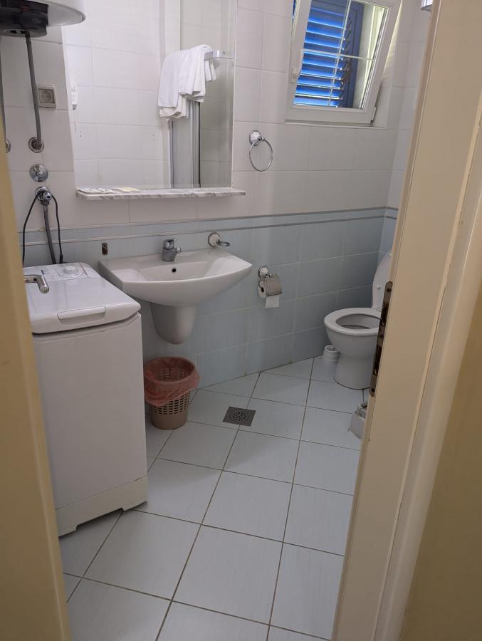 Prodaje se jednosoban stan sa pogledom na more u Rafailovićima-Budva 10