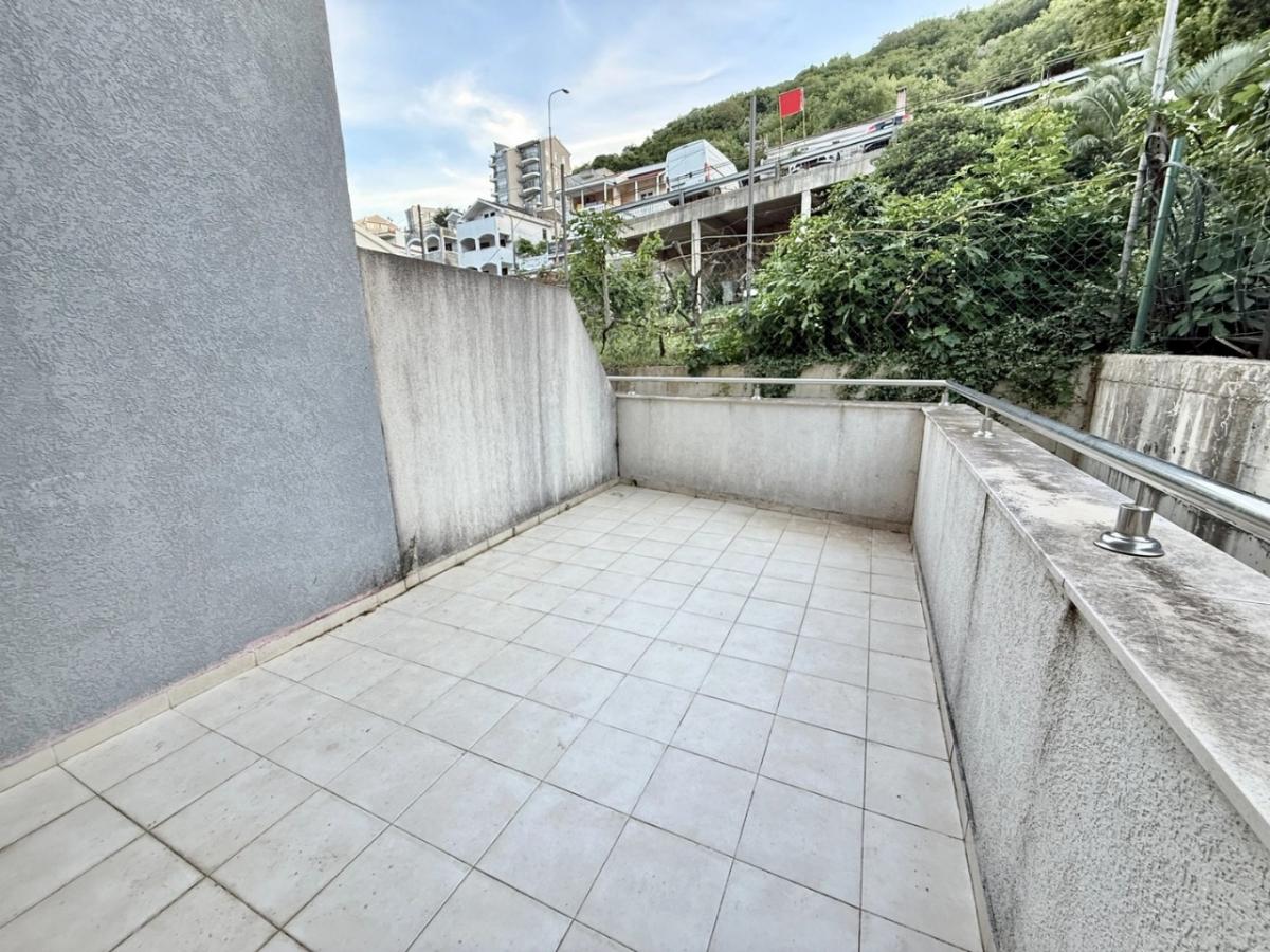 One-Bedroom Apartment in a New Building in Budva, Near the City Center – Large Terrace, New Construction 8