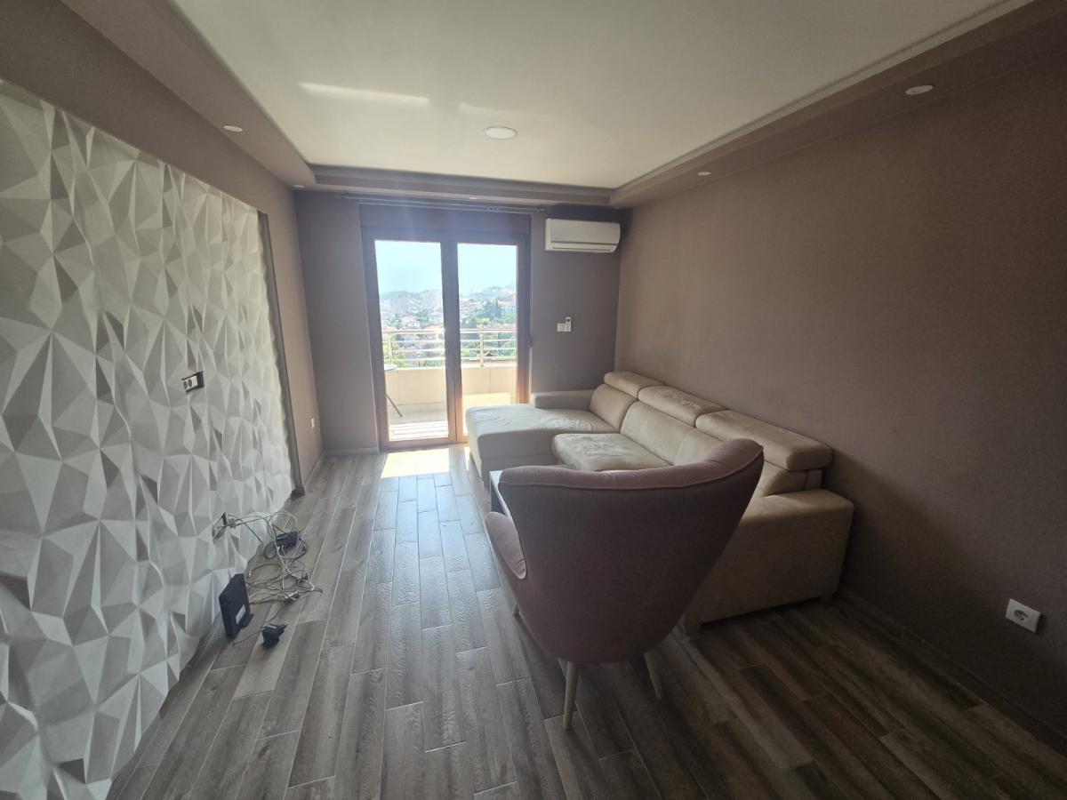 For sale, luxuriously furnished one-room apartment in Herceg Novi (Topla) 2