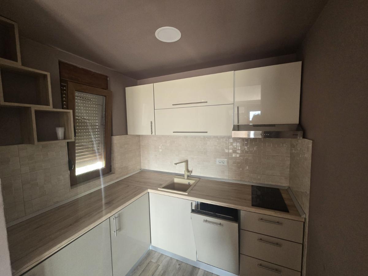 For sale, luxuriously furnished one-room apartment in Herceg Novi (Topla) 3