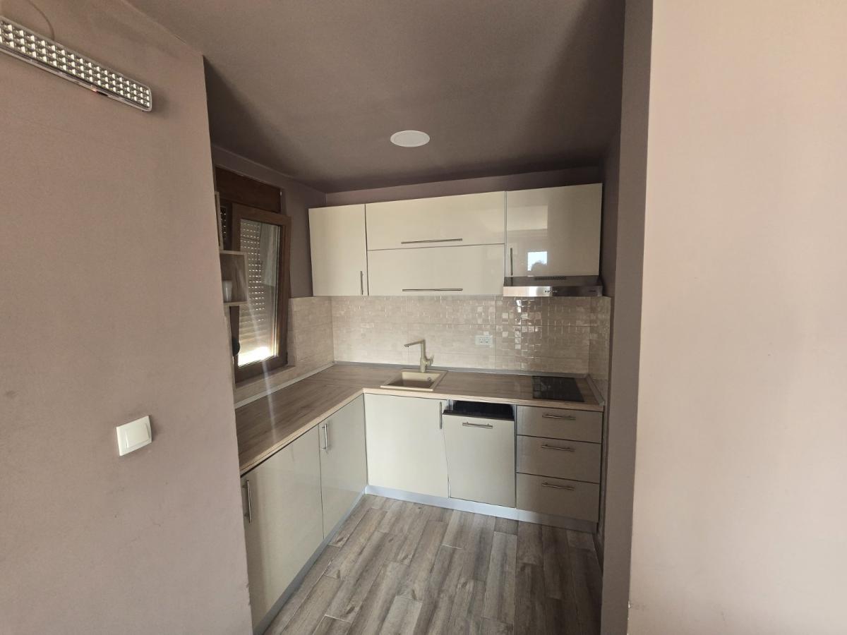 For sale, luxuriously furnished one-room apartment in Herceg Novi (Topla) 4
