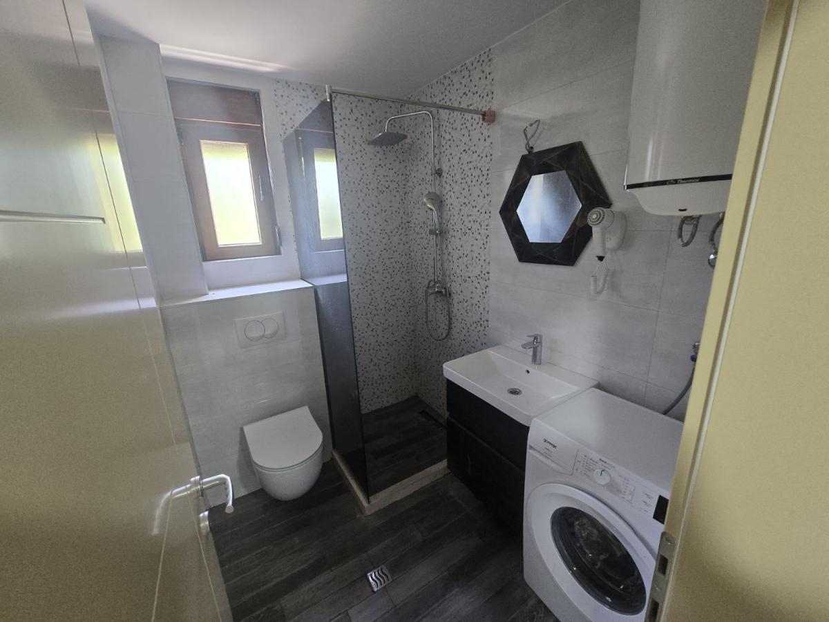 For sale, luxuriously furnished one-room apartment in Herceg Novi (Topla) 9