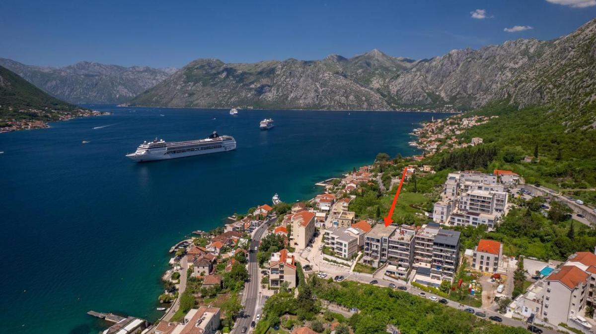 Apartment with mountain view - 200 m from the sea - Dobrota, Kotor