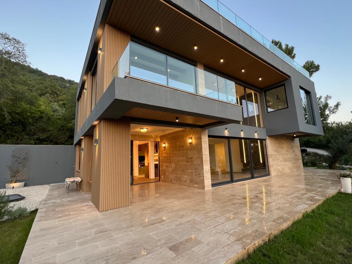 Spacious Villa in Kavac with Rooftop Pool 2