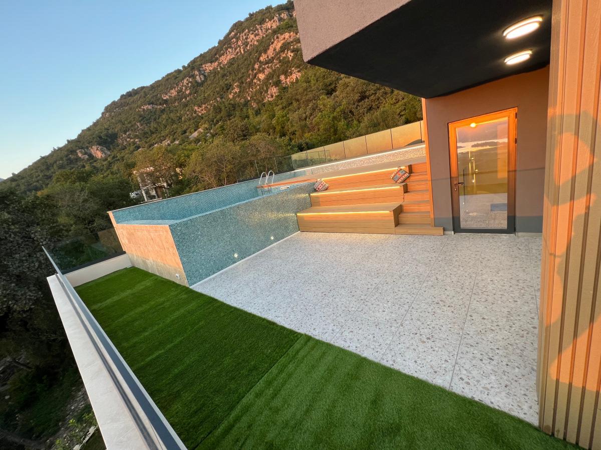 Spacious Villa in Kavac with Rooftop Pool 4