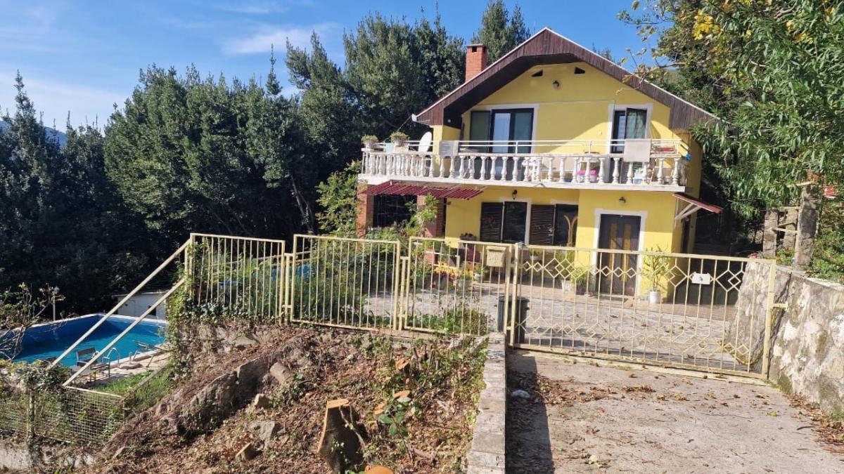 House for Sale in a Peaceful, Natural Setting – Ratiševina, Herceg Novi