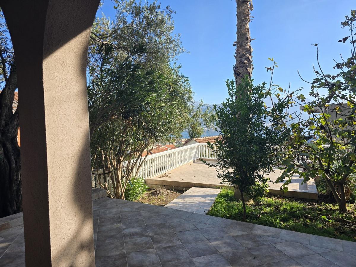 House for sale in Bijela - panoramic sea view, landscaped yard, excellent location! 2