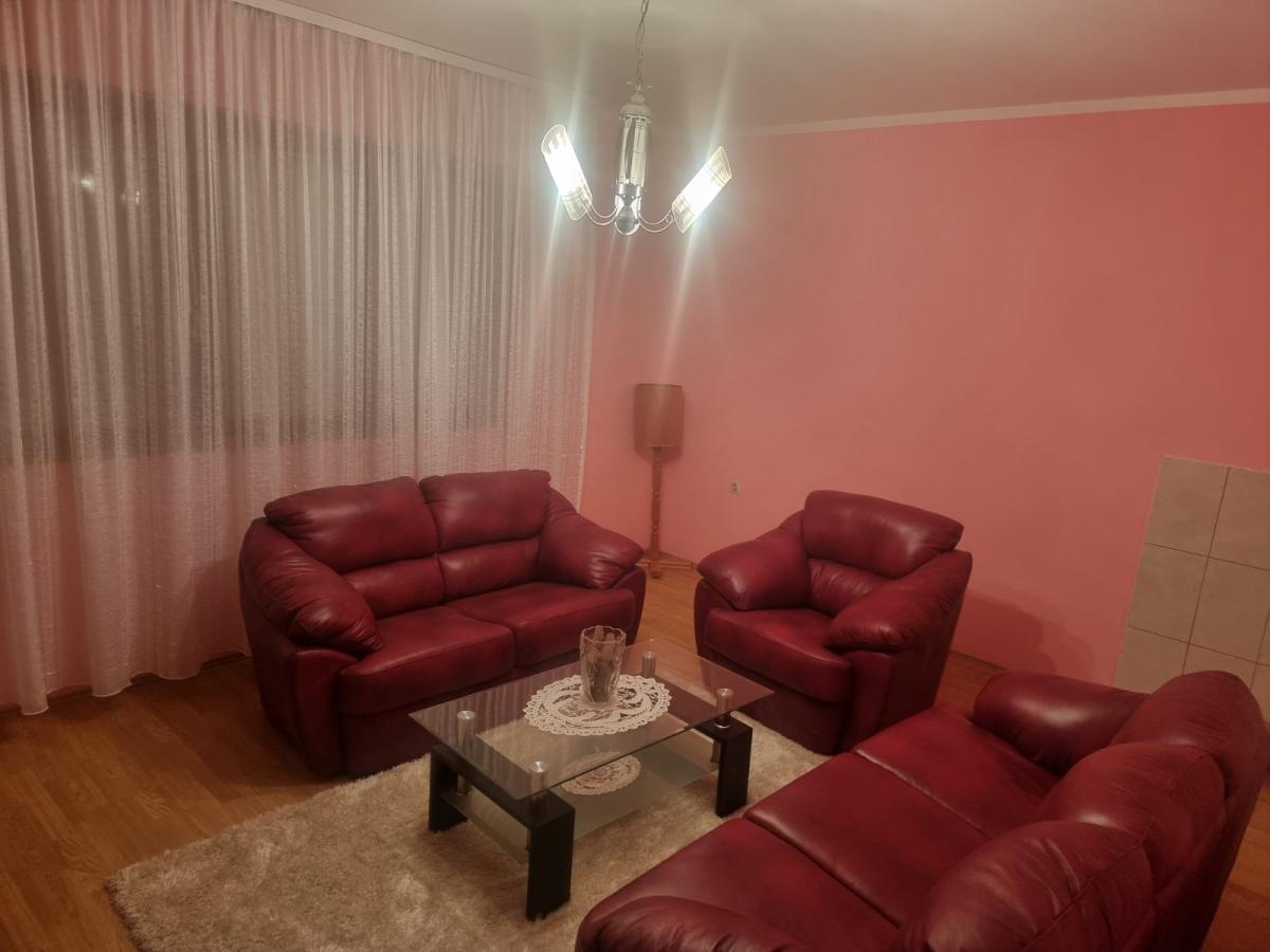 For sale: Two houses (one P+1 and one ground floor) with a total area of approx. 198 m² 2