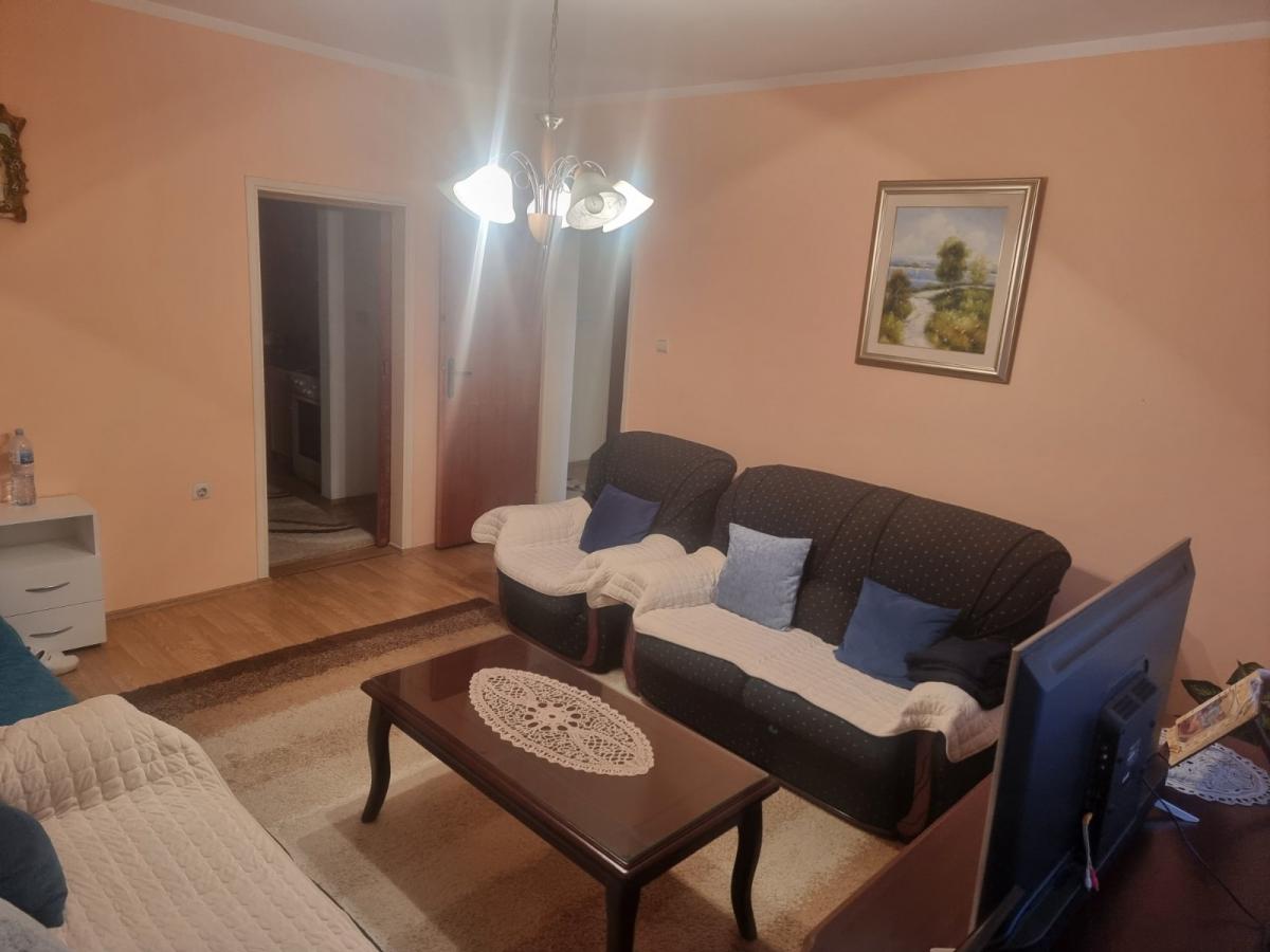 For sale: Two houses (one P+1 and one ground floor) with a total area of approx. 198 m² 14