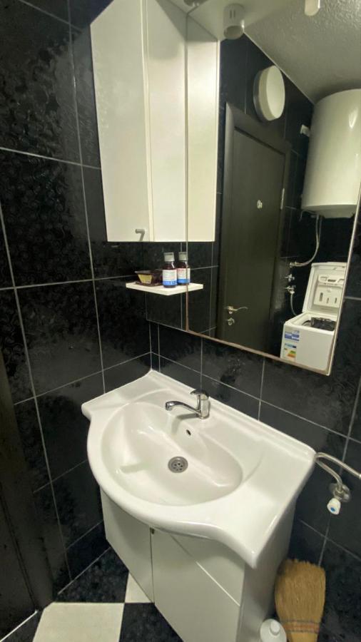 One-Bedroom Apartment on the Seafront – Budva 4