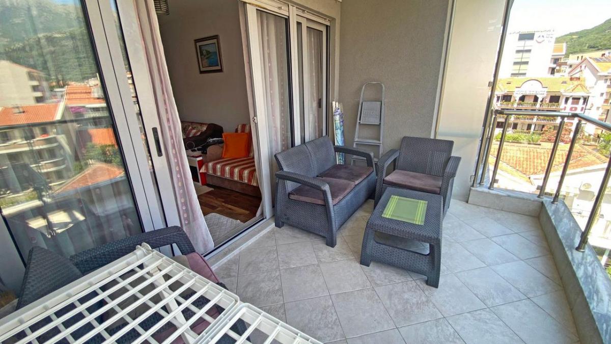 One-Bedroom Apartment on the Seafront – Budva 5