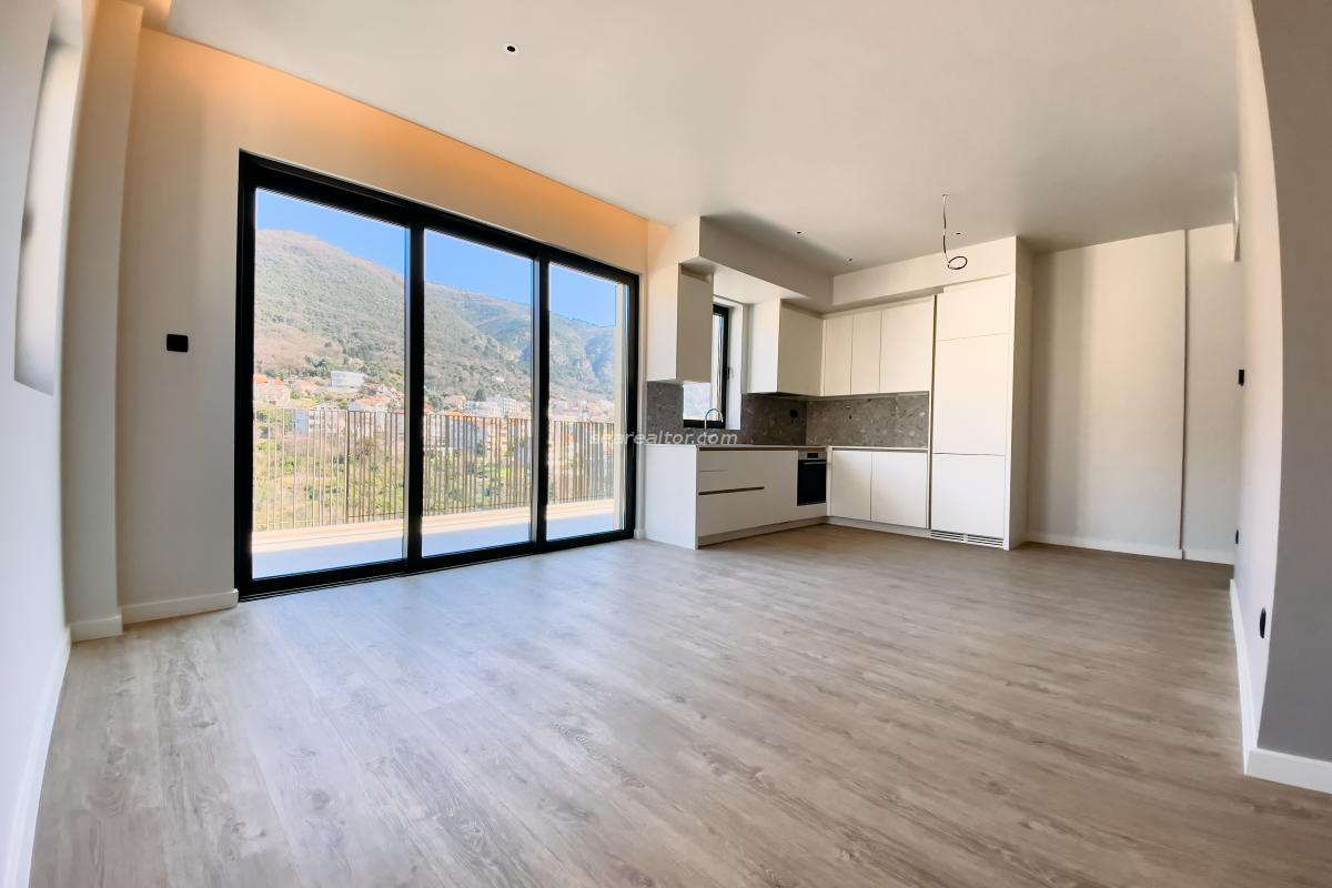 Modern Two-Bedroom Apartment in the Heart of Tivat 4